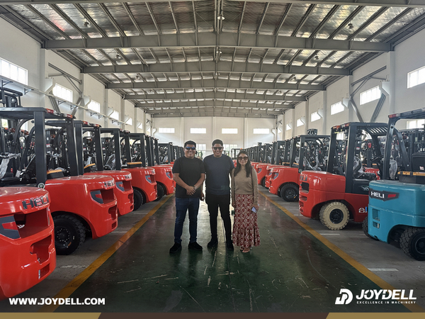 Ecuador Clients Visited ZOOMLION & XCMG & HELI Factory