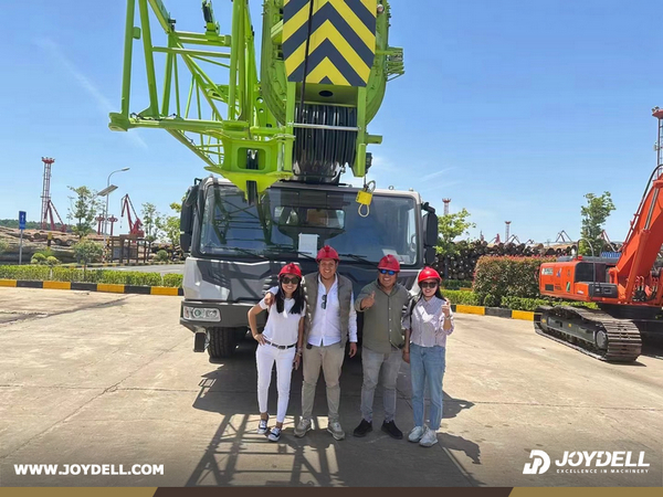 Ecuador Clients Visited ZOOMLION & XCMG & HELI Factory