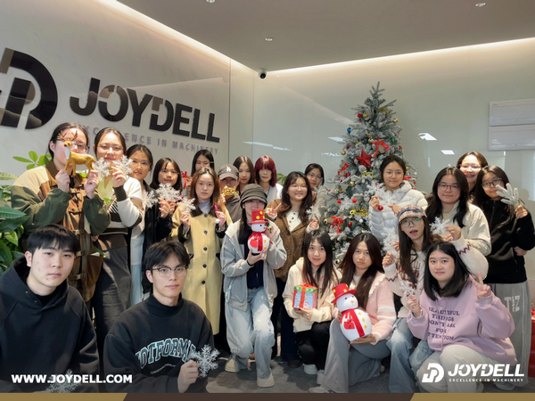 A Warm Christmas Celebration at JOYDELL